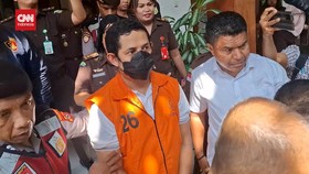 VIDEO: Kasus Pencabulan Anak, Eks Kapolres Ngada Dilimpahkan ke Kejari