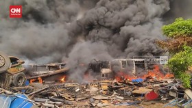 VIDEO: 80 Bus Transjakarta di Cengkareng Terbakar Akibat Alat Las