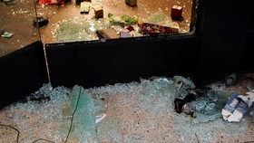 Chaos di Los Angeles, Toko-toko Dijarah, Satu Orang Tewas