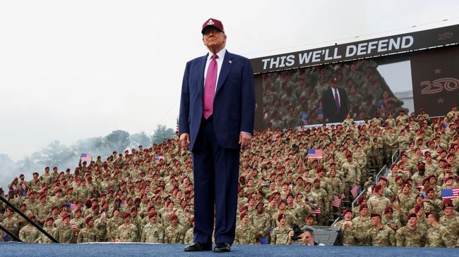 Kirim Ribuan Pasukan-Marinir ke Demo LA, Tanda Trump Otoriter? Tindakan Trump kerahkan ribuan pasukan Garda Nasional dan ratusan marinir ke demo LA disebut tanda otoritarianisme.