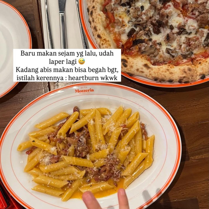<p>Acha pun mengaku ia menjadi lebih cepat lapar. "Baru makan sejam yang lalu, udah laper lagi,' ungkapnya. Bahkan ia masih merasa lapar meskipun sudah makan. Acha pun mengaku ia mengalami heartburn. Foto: Instagram @achasinaga</p>