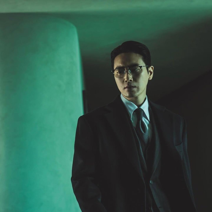 <p>Meski hanya muncul sebentar sebagai cameo dalam drama Korea Mercy for None, Lee Jun Hyuk, berhasil mencuri perhatian penonton. (Foto: Instagram @leejunhyuk05 @acefactory.official)</p>