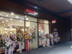 Incar Pasar Baru, Sarinah Resmi Buka di Jakarta Premium Outlets