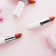BeauPicks: 5 Lipstick Warna Peach yang Bikin Wajahmu Makin Fresh!