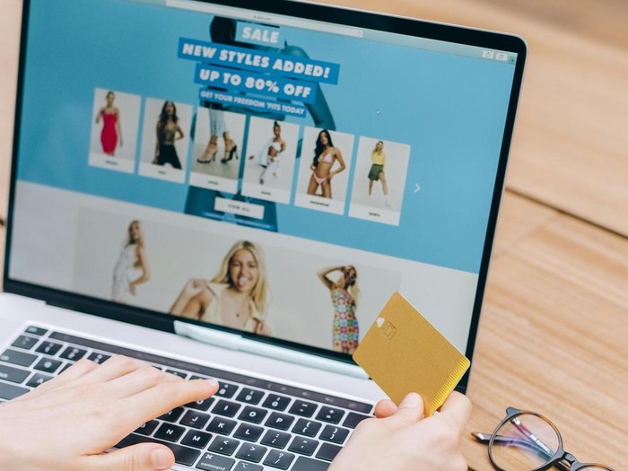 Ilustrasi online shopping