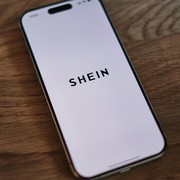 SHEIN Buka Toko di Paris dan Langsung Diprotes! Ini 6 Fakta yang Buat Dunia Mode Heboh