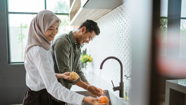 Ilustrasi suami istri Side View Of Man Working At Home