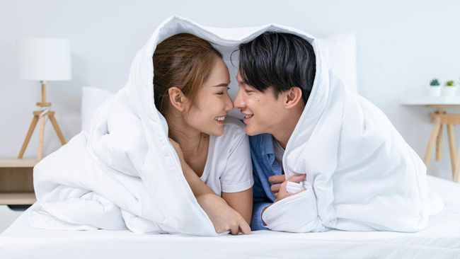 15 Variasi Gaya Posisi Woman on Top dalam Berhubungan Intim Suami Istri