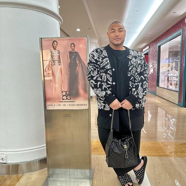 Dinilai Makin Gagah, 7 Penampilan Terbaru Ivan Gunawan Usai Haji Disorot