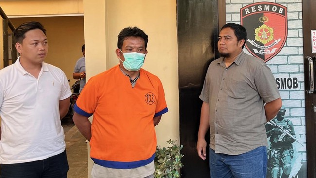 Joko Suyoto, ayah penyanyi cilik Farel Prayoga ditangkap polisi. Ia diduga sudah bermain judi online (judol) selama beberapa bulan.
