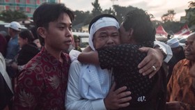 FOTO: Suasana Haru Sambut Kepulangan Jemaah Haji
