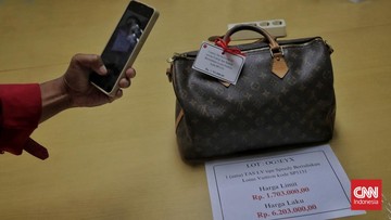 FOTO: KPK Lelang Barang Sitaan Korupsi, Sepeda hingga Rumah Mewah