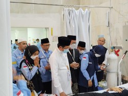 Menag Cek Layanan-Jenguk Jemaah Haji RI Dirawat di KKHI Makkah