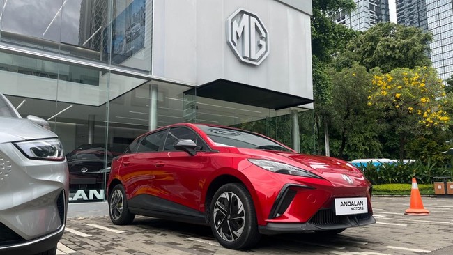 Mobil Listrik MG 4 EV Bekas KTT Dijual Lebih Murah Rp100 Jutaan MG Motor Indonesia menjual mobil listrik 4 EV bekas KTT seharga Rp299 juta, sementara satu-satunya varian yang dijual dalam status mobil baru Rp405 juta.