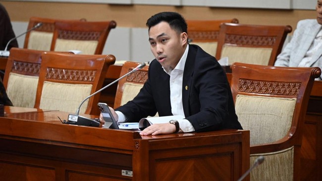 Presiden Benahi Wajah Hukum Indonesia Anggota Komisi III DPR, Stevano Rizki, menyambut baik keputusan Presiden Prabowo menaikkan gaji hakim, karena sebagai langkah ini penting untuk penegakan hukum.