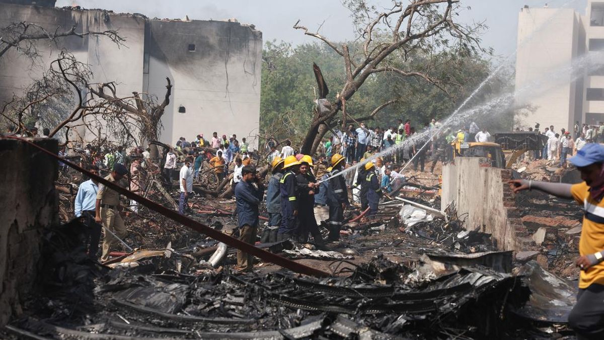 Air India Jatuh dan Meledak, 133 Orang Tewas