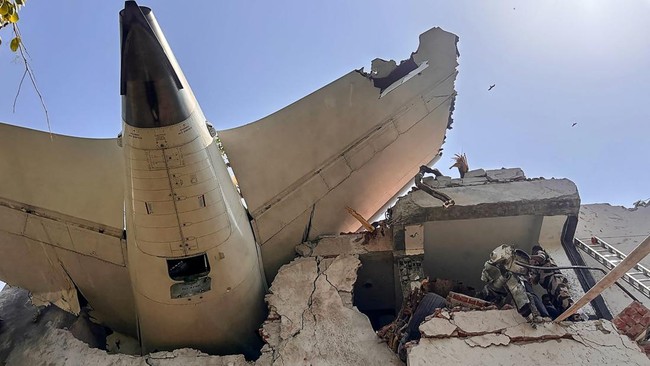 Hasil penyelidikan awal menemukan kemungkinan terbesar penyebab kecelakaan pesawat Air India AI-171 di Ahmedabad, barat India, yang menewaskan 270 orang lebih.