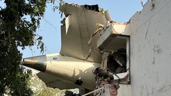 Korban Tewas Kecelakaan Pesawat Air India Bertambah Jadi 260 Orang Jumlah korban tewas dalam insiden jatuhnya pesawat penumpang maskapai Air India tujuan London dengan 242 orang di dalamnya telah bertambah menjadi 260 jiwa.