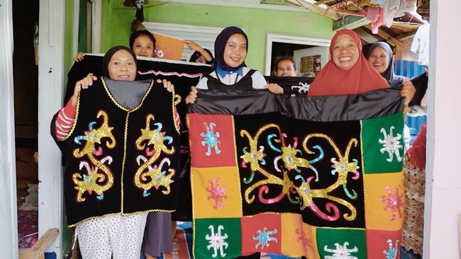 Saat ini, sedikitnya 35 perempuan telah tumbuh bersama PNM dan Nira, menjadi perempuan mandiri yang mampu menghidupi keluarganya.
