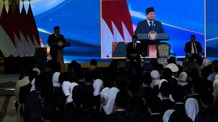 Presiden Prabowo Subianto mengumumkan kenaikan gaji hakim&comma; Kamis &lpar;12&sol;6&sol;2025&rpar;&period; Kenaikan ini demi mewujudkan kesejahteraan hakim&period;