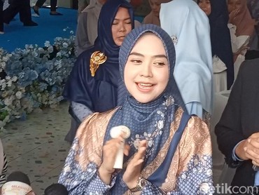 Ketahuan Gandengan Tangan dengan Evan WMD, Ria Ricis Kena Hujat