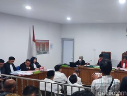 Eks Gubernur Bengkulu Jalani Sidang Dakwaan Korupsi di Sektor SDA