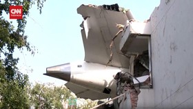 VIDEO: Air India Hancur Tabrak Asrama, Sisa Ekor Pesawat
