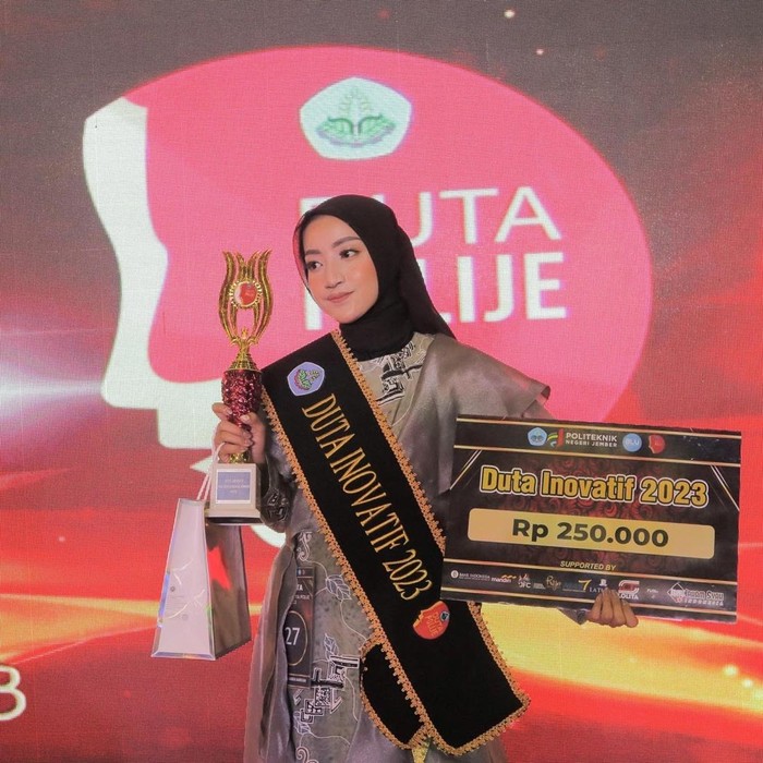 Vania saat memperoleh gelar Duta Inovatif di tahun 2023