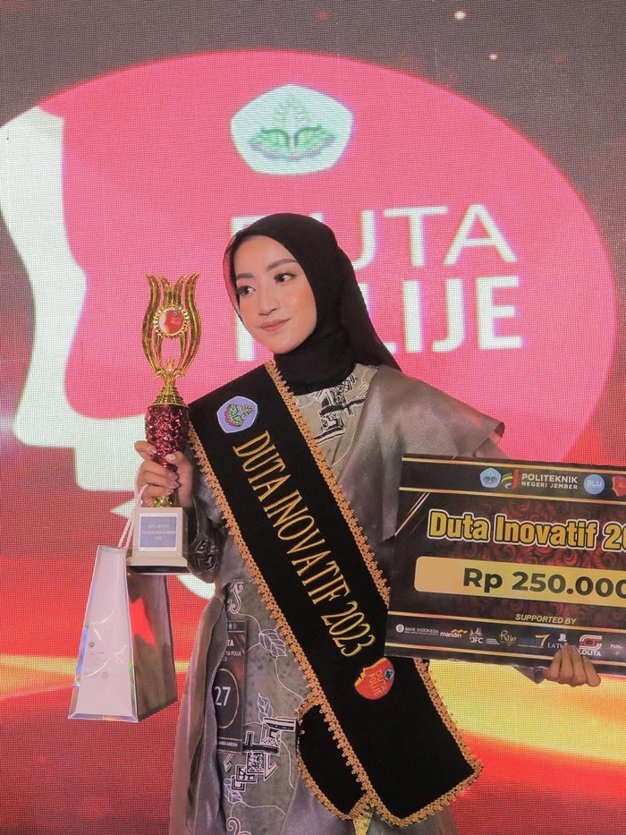 Vania saat memperoleh gelar Duta Inovatif di tahun 2023