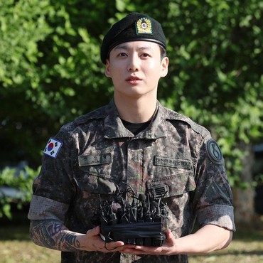 Jungkook BTS Tuai Kontroversi Saat Pakai Topi MAGA Versi Jepang