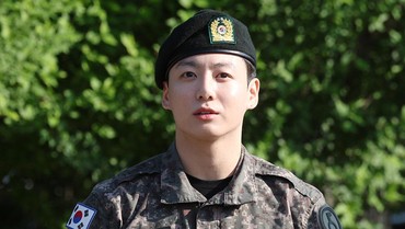 img-title Jungkook BTS Tuai Kontroversi Saat Pakai Topi MAGA Versi Jepang