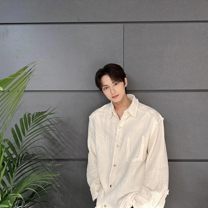 <p>Seperti diketahui, Jun mengawali kariernya sebagai aktor cilik sebelum debut menjadi idol K-Pop lewat boygroup SEVENTEEN. (Foto: Instagram @junhui_moon)</p>
