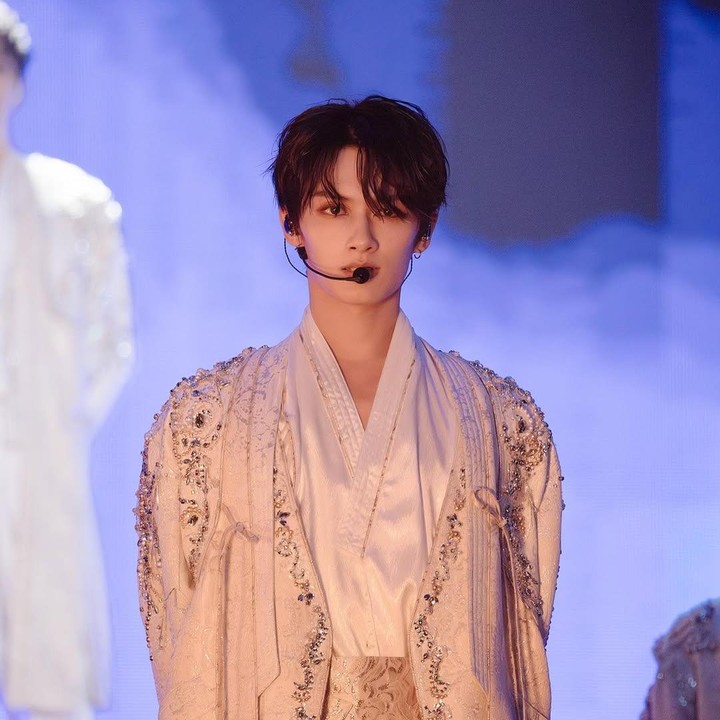 <p>Pria kelahiran Shenzhen, China, 10 Juni 1996 ini, memulai akriernya di usia dua tahun. Ia juga pernah tampil dalam beberapa serial, seperti Dragon Laws, saat masih berusia lima tahun. (Foto: Instagram @junhui_moon)</p>