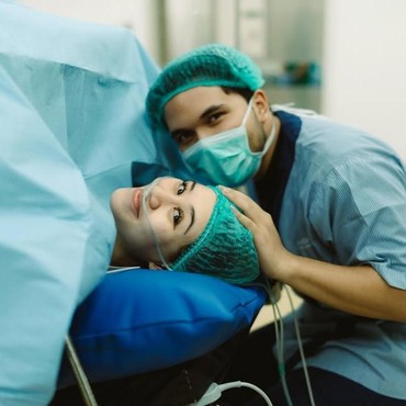 Didampingi Thariq Halilintar, 6 Potret Aaliyah Massaid Melahirkan Anak Pertama