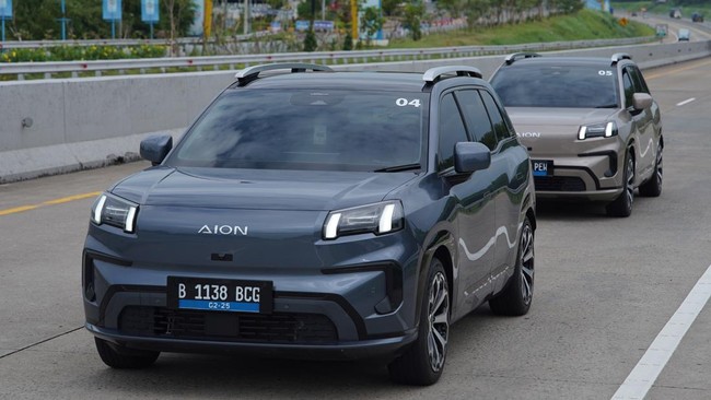 Lebih dari 1.000 Aion V Sudah Diterima Konsumen Indonesia Sejak mulai distribusi ke konsumen pertengahan Juni, hingga saat ini GAC Indonesia mengatakan sudah menyerahkan 1.051 unit V Luxury ke konsumen.