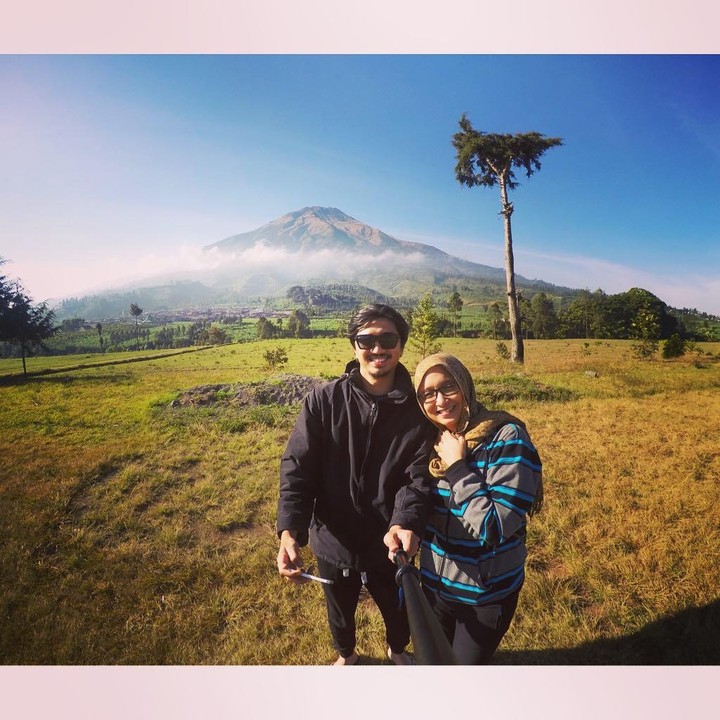 <p>Vokalis Sheila on 7, Duta, dan istrinya Adelia Lontoh telah dikaruniai dua anak setelah menikah pada 23 Juni 2003. Setelah mengikat janji, Duta dan Adelia memutuskan untuk menetap di Sleman, Yogyakarta. Adelia yang diketahui berasal dari Jakarta memilih untuk ikut sang suami. Duta sendiri diketahui tumbuh besar di Yogyakarta dan sempat mengenyam pendidikan di Universitas Gadjah Mada. (Foto: Instagram @pakduta)</p>