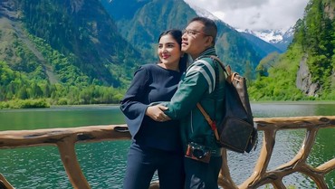 img-title Syukuri 13 Tahun Pernikahan dengan Anang, Ashanty: Kami Bisa Survive Itu Luar Biasa