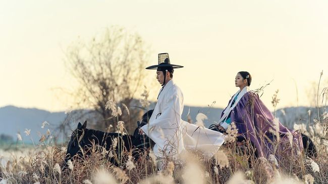 Jo Bo Ah and Lee Jae Wook in Dear Hongrang Sageuk drama