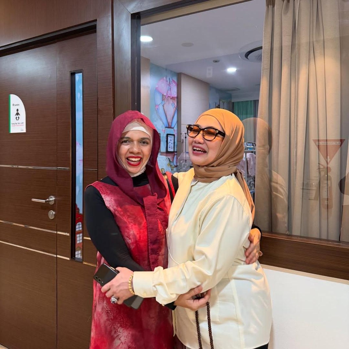 Geni Faruk Dampingi Aaliyah Massaid Melahirkan