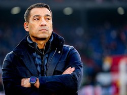 Liverpool Rombak Staf Pelatih, Van Bronckhorst Datang