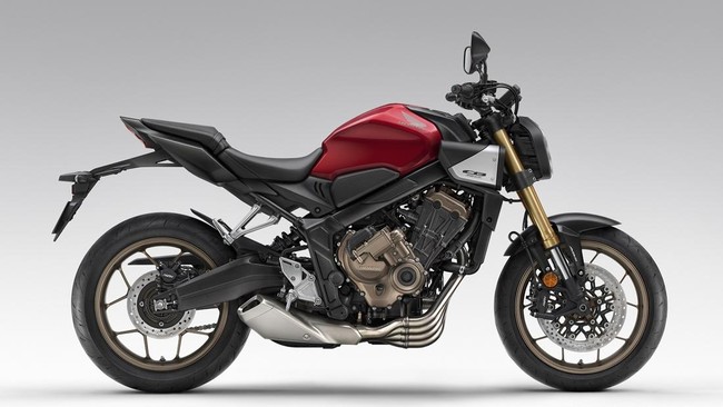 Big bike HondaCB650R kini disegarkan dengan penambahan fitur kopling E-Clutch dan RoadSync yang membuat harganya naik menjadi Rp307,7 juta.