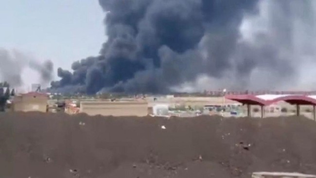 Bandara Mehrabad Iran Dibom Israel, Api Berkobar Hebat Israel menyerang sejumlah wilayah Iran pada Jumat (13/6). Fasilitas nuklir, program senjata nuklir, program persenjataan rudal balistik menjadi target.
