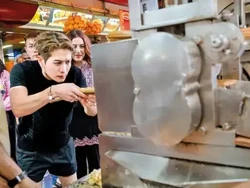 Jackson Wang Jajan Pani Puri hingga Es Tebu di India