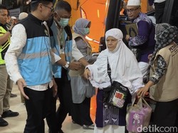 Jemaah Haji Kloter 1 Debarkasi Padang Tiba di Tanah Air