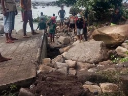 Jembatan Rusak Diterjang Banjir, Akses Mobil ke Wisata Wae Rebo Lumpuh