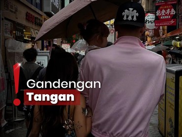 img-title Momen Jennifer Coppen-Justin Kencan di Jepang Sambil Gendong Kamari