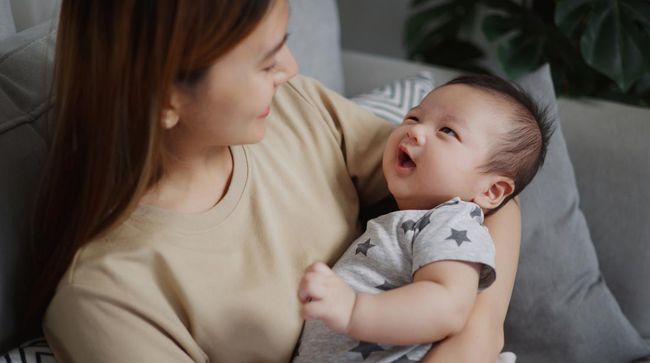 Kapan Bayi Mulai Mengenali Objek Sekitar? Bunda Perlu Tahu