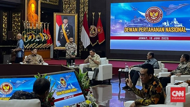 Sjafrie Undang Wiranto hingga Refly Harun di Kemhan, Bahas DPN Menhan Sjafrie Sjamsoeddin mengundang sejumlah tokoh purnawirawan TNI dan Polri, juga akademisi ke kantor Kemenhan untuk membahas DPN.