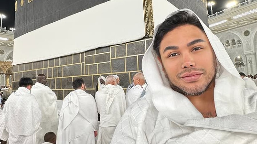 Momen Ivan Gunawan saat menjalani ibadah haji. Momen Ivan Gunawan saat menjalani ibadah haji.