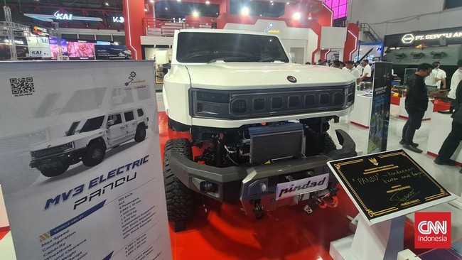 Pindad MV3 EV punya sistem gerak 4x4, membawa baterai NCM 67-100 kWh, berat kosongnya 2,7 ton dan diklaim bisa menjelajah 400 km.